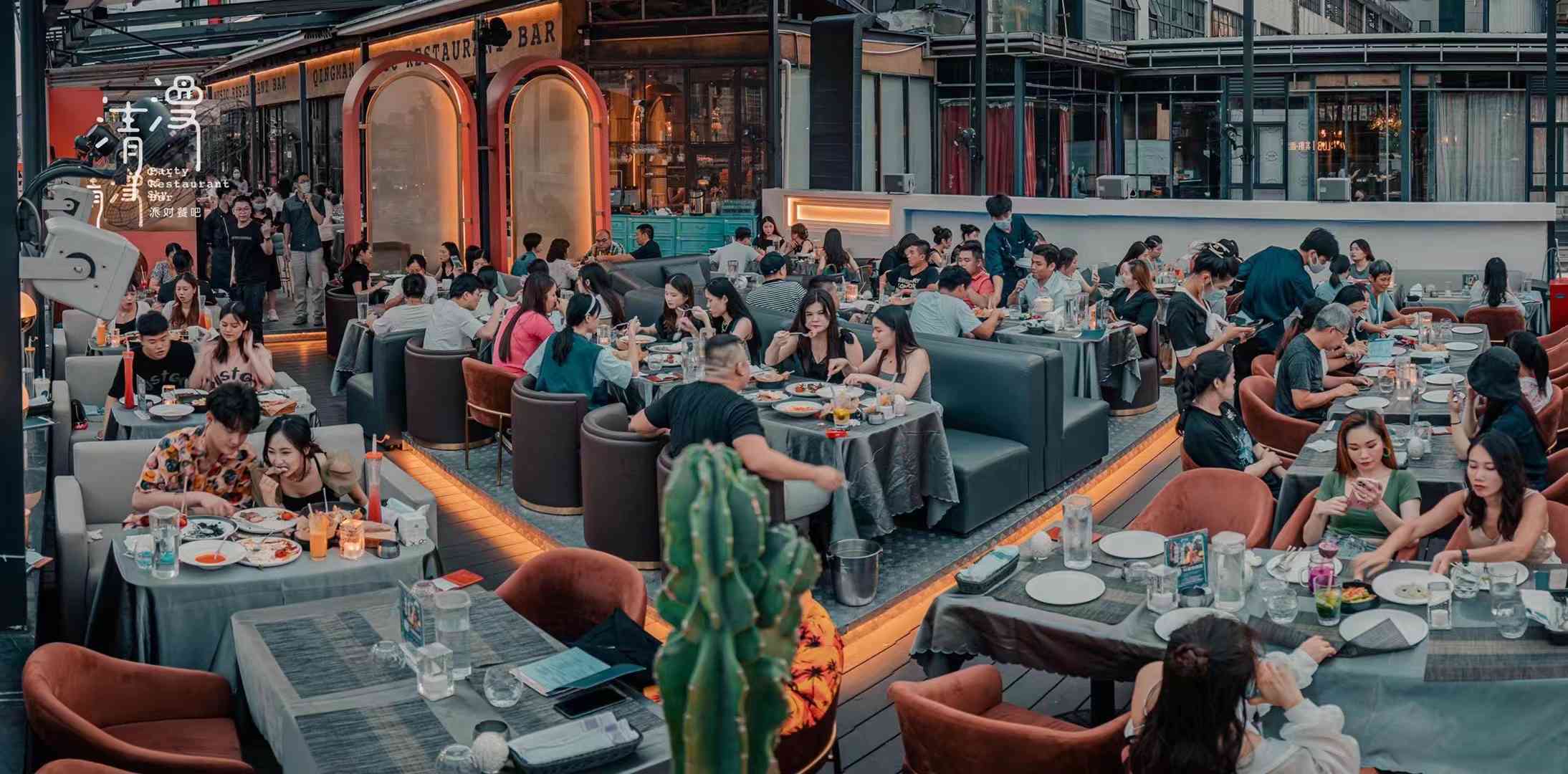 從化1200㎡美式簡約風(fēng)格餐飲店鋪裝修，廣州壹零柒無需花費供應(yīng)效果圖與討論方案