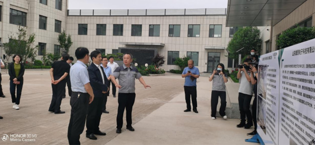 章丘區(qū)委領(lǐng)導(dǎo)一行蒞臨濟(jì)南銳拓科技有限公司指導(dǎo)工作 章丘區(qū)委領(lǐng)導(dǎo)一行蒞臨濟(jì)南銳拓科技有限公司指導(dǎo)工作